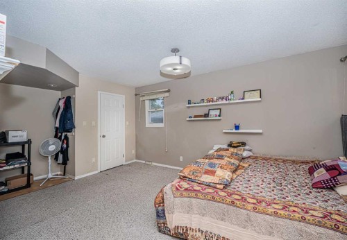 1306 1 Avenue, Canmore, AB - Indoor Photo Showing Bedroom