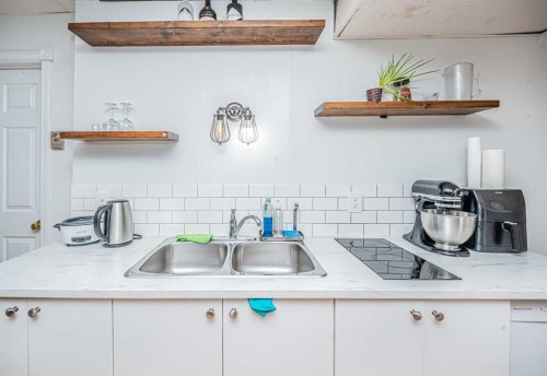 1306 1 Avenue, Canmore, AB - Indoor Photo Showing Kitchen With Double Sink