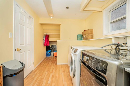 1306 1 Avenue, Canmore, AB - Indoor Photo Showing Laundry Room