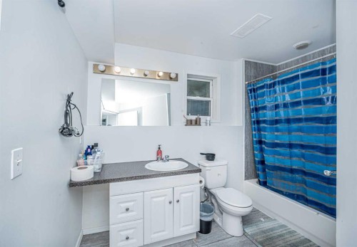 1306 1 Avenue, Canmore, AB - Indoor Photo Showing Bathroom