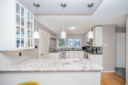 1306 1 Avenue, Canmore, AB - Indoor Photo Showing Kitchen With Upgraded Kitchen