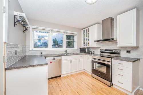1306 1 Avenue, Canmore, AB - Indoor Photo Showing Kitchen With Double Sink