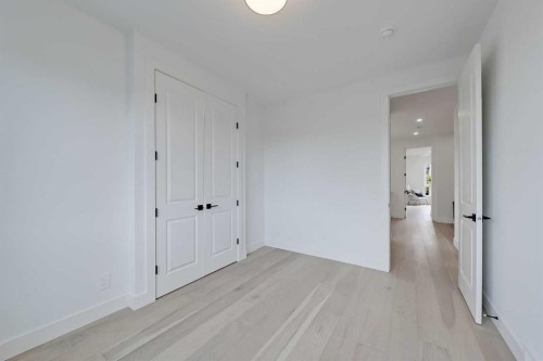 518 22 Avenue Nw, Calgary, AB - Indoor Photo Showing Other Room