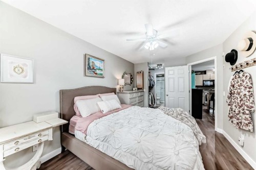 205-1811 34 Avenue Sw, Calgary, AB - Indoor Photo Showing Bedroom