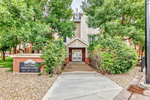 205-1811 34 Avenue Sw, Calgary, AB - Outdoor