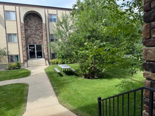 15-3440 23 Avenue South, Lethbridge, AB - Outdoor