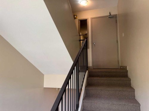 15-3440 23 Avenue South, Lethbridge, AB - Indoor Photo Showing Other Room