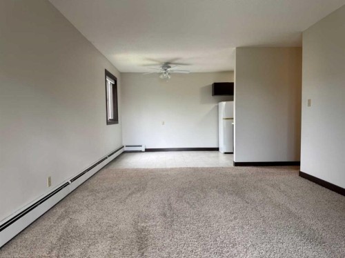 15-3440 23 Avenue South, Lethbridge, AB - Indoor Photo Showing Other Room