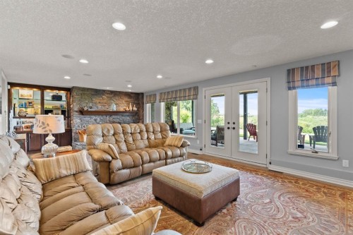 188 Artists View Way, Rural Rocky View County, AB - Indoor Photo Showing Living Room