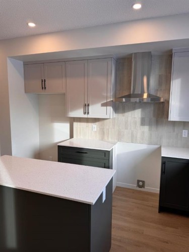 21 Setonvista Gate Se, Calgary, AB - Indoor Photo Showing Kitchen