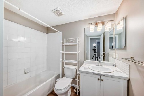 1225-2371 Eversyde Avenue Sw, Calgary, AB - Indoor Photo Showing Bathroom
