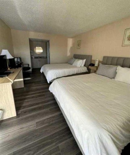 121 2 Street West, Cremona, AB 