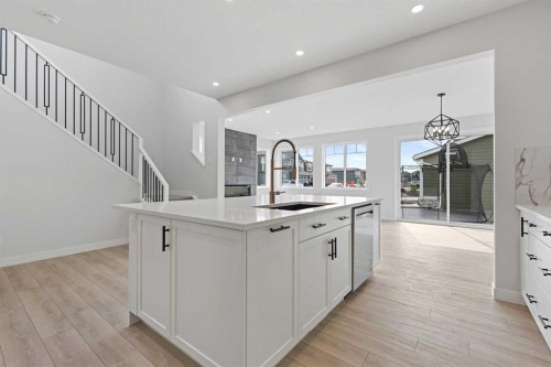 33 Magnolia Path Se, Calgary, AB - Indoor Photo Showing Kitchen