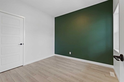 33 Magnolia Path Se, Calgary, AB - Indoor Photo Showing Other Room