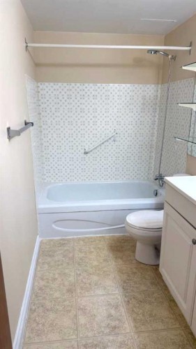 1809 5 Street Sw, Calgary, AB - Indoor Photo Showing Bathroom
