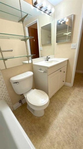 1809 5 Street Sw, Calgary, AB - Indoor Photo Showing Bathroom
