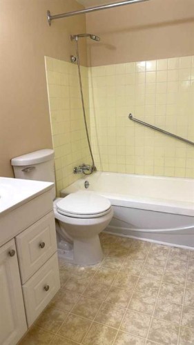 1809 5 Street Sw, Calgary, AB - Indoor Photo Showing Bathroom