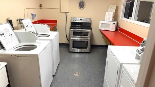 1809 5 Street Sw, Calgary, AB - Indoor Photo Showing Laundry Room