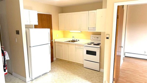 1809 5 Street Sw, Calgary, AB - Indoor Photo Showing Kitchen