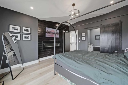 1440 26A Street Sw, Calgary, AB - Indoor Photo Showing Bedroom