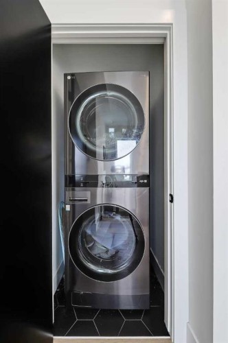 1440 26A Street Sw, Calgary, AB - Indoor Photo Showing Laundry Room