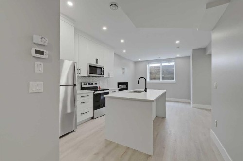 1440 26A Street Sw, Calgary, AB - Indoor Photo Showing Kitchen With Stainless Steel Kitchen With Upgraded Kitchen