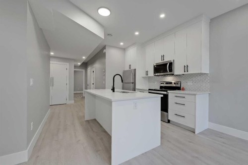 1440 26A Street Sw, Calgary, AB - Indoor Photo Showing Kitchen With Upgraded Kitchen