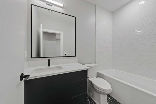 1440 26A Street Sw, Calgary, AB - Indoor Photo Showing Bathroom