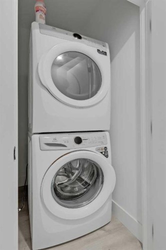 1440 26A Street Sw, Calgary, AB - Indoor Photo Showing Laundry Room