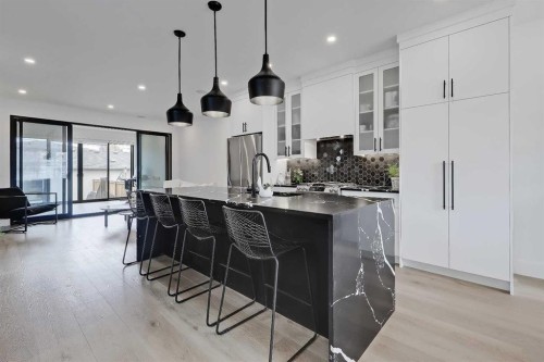 1440 26A Street Sw, Calgary, AB - Indoor Photo Showing Kitchen With Upgraded Kitchen