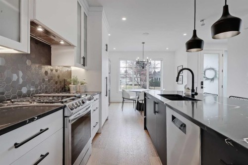 1440 26A Street Sw, Calgary, AB - Indoor Photo Showing Kitchen With Upgraded Kitchen
