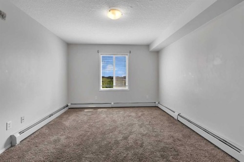 6307-304 Mackenzie Way Sw, Airdrie, AB - Indoor Photo Showing Other Room