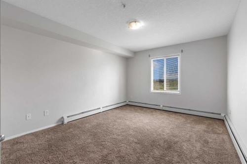 6307-304 Mackenzie Way Sw, Airdrie, AB - Indoor Photo Showing Other Room