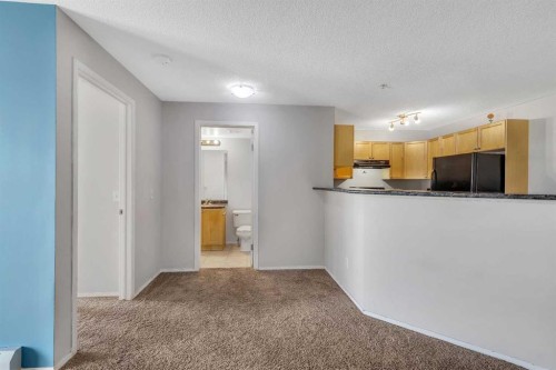 6307-304 Mackenzie Way Sw, Airdrie, AB - Indoor Photo Showing Kitchen