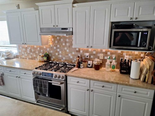 249 West Lakeview Place, Chestermere, AB - Indoor Photo Showing Kitchen