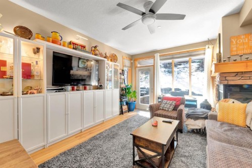 612-107 Armstrong Place, Canmore, AB - Indoor Photo Showing Living Room With Fireplace
