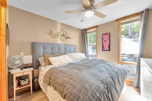 612-107 Armstrong Place, Canmore, AB - Indoor Photo Showing Bedroom