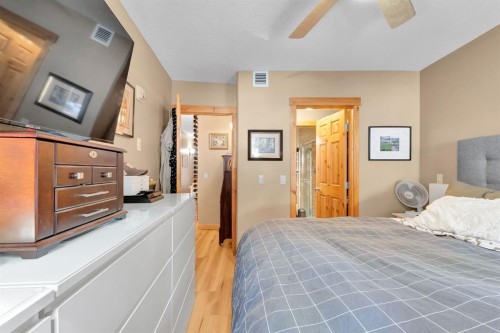 612-107 Armstrong Place, Canmore, AB - Indoor Photo Showing Bedroom