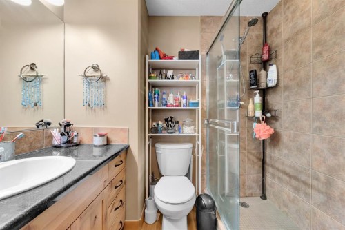 612-107 Armstrong Place, Canmore, AB - Indoor Photo Showing Bathroom