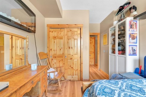 612-107 Armstrong Place, Canmore, AB - Indoor Photo Showing Bedroom