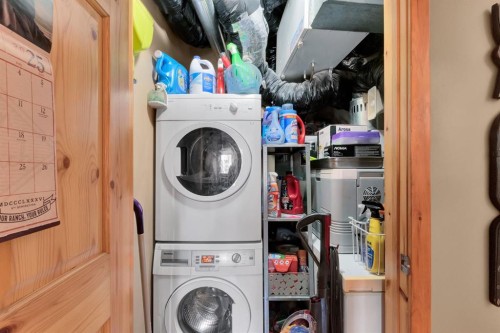 612-107 Armstrong Place, Canmore, AB - Indoor Photo Showing Laundry Room