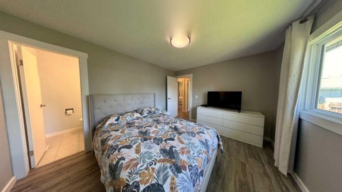 47 Sunhurst Court Se, Calgary, AB - Indoor Photo Showing Bedroom