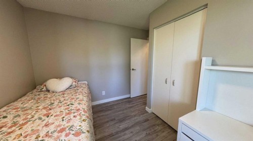 47 Sunhurst Court Se, Calgary, AB - Indoor Photo Showing Bedroom