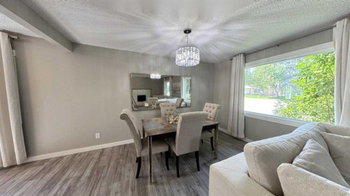 47 Sunhurst Court Se, Calgary, AB - Indoor Photo Showing Dining Room