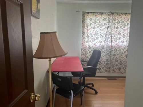 105 Valhalla Crescent Nw, Calgary, AB - Indoor Photo Showing Other Room