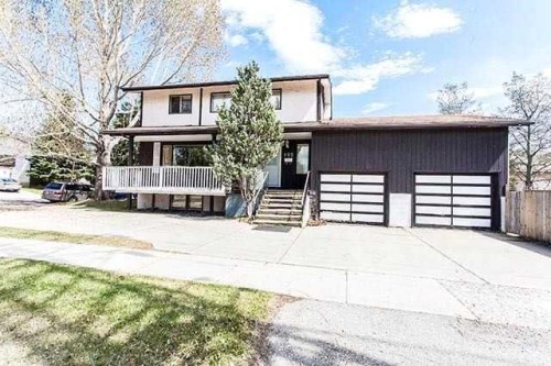 105 Valhalla Crescent Nw, Calgary, AB - Outdoor
