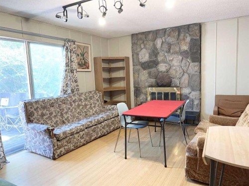 105 Valhalla Crescent Nw, Calgary, AB - Indoor Photo Showing Living Room