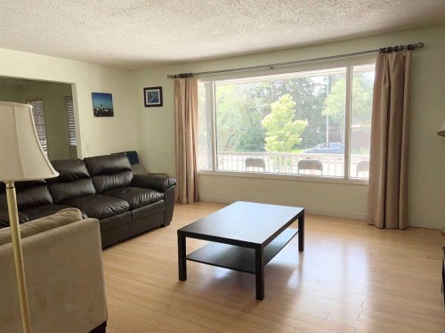105 Valhalla Crescent Nw, Calgary, AB - Indoor Photo Showing Living Room
