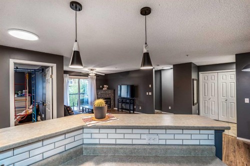 8213-304 Mackenzie Way Sw, Airdrie, AB - Indoor Photo Showing Kitchen