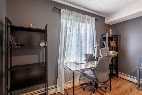 8213-304 Mackenzie Way Sw, Airdrie, AB - Indoor Photo Showing Office